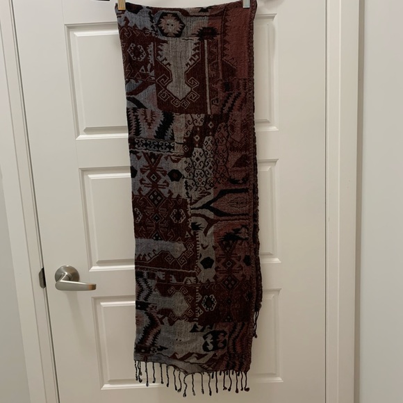 Wilfred Accessories - Wilfred fringe detailed wool scarf